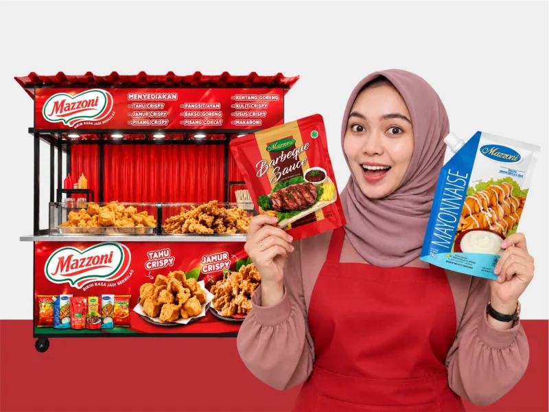 Semangkuk kentang goreng bertabur bumbu balado di samping toples Mazzoni Bumbu Tabur rasa Balado
